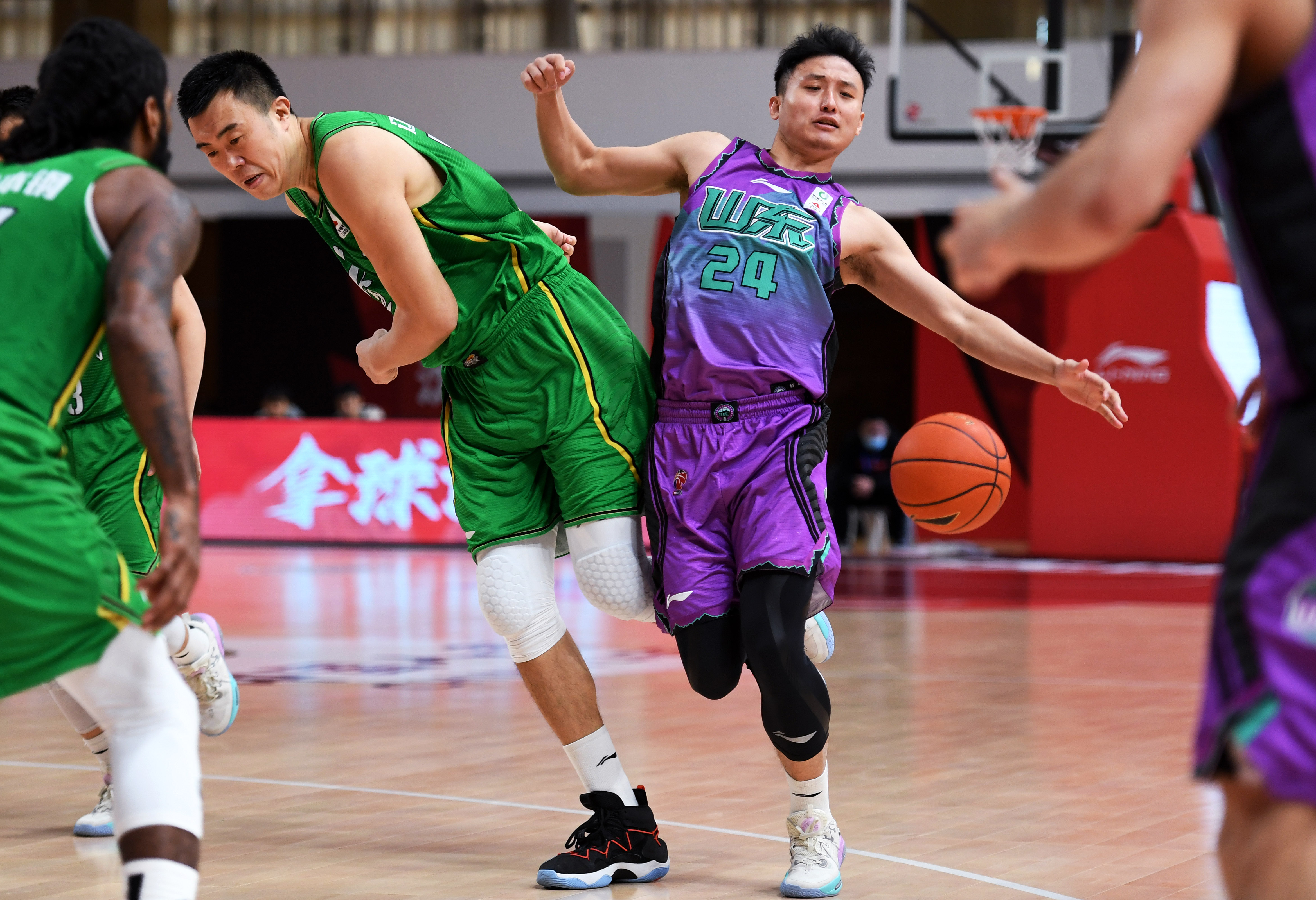 开云体育赛事直播包含山东泰山今晚队长鼓劲,志在NBA总决赛名次提升,赛场秩序良好,临场指挥获称赞的词条