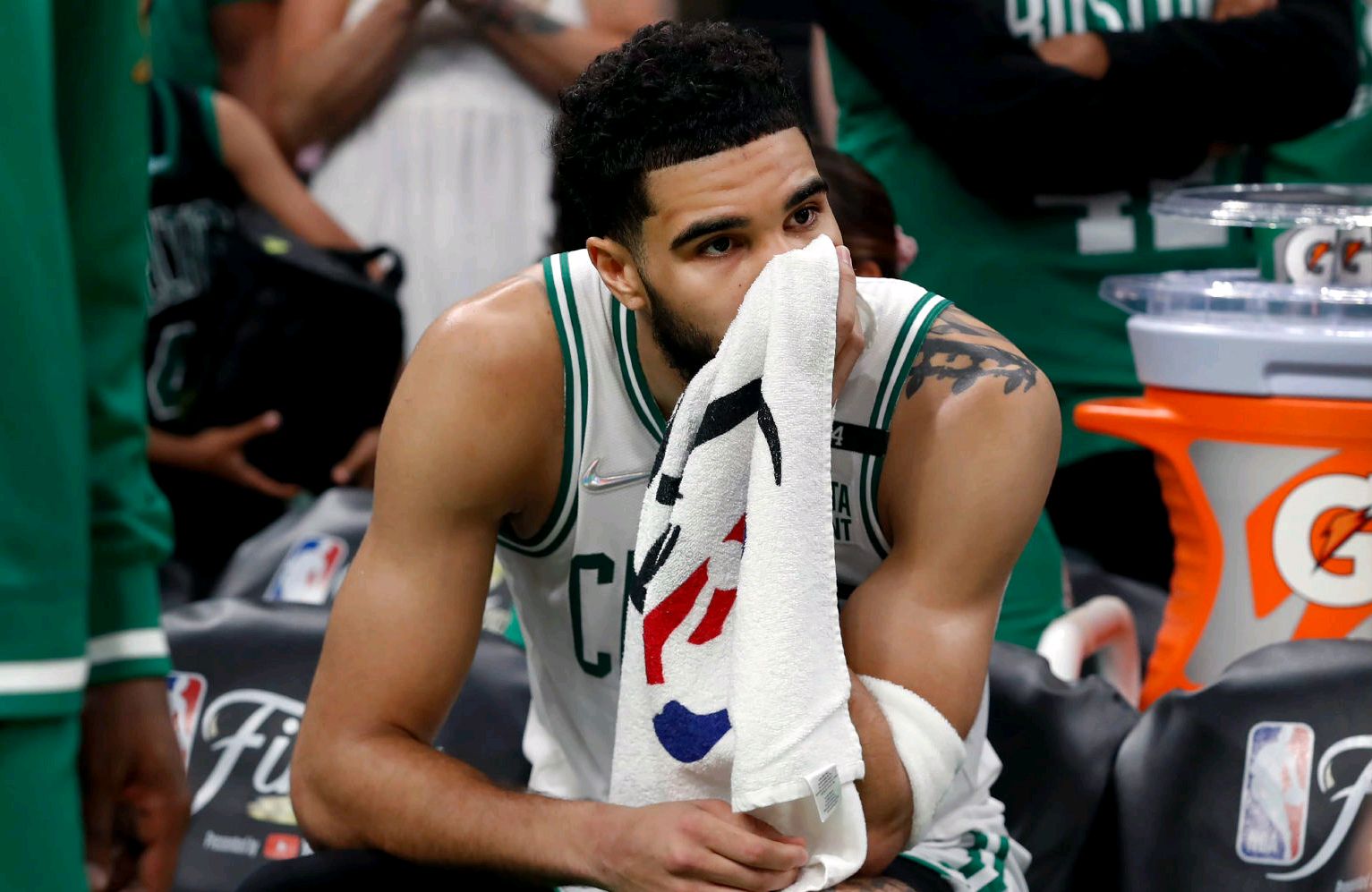 开云体育在线注册转折点！波士顿凯尔特人更衣室发声，NBA季后赛清晨攻防权衡，目标明确，更衣室氛围转暖的简单介绍